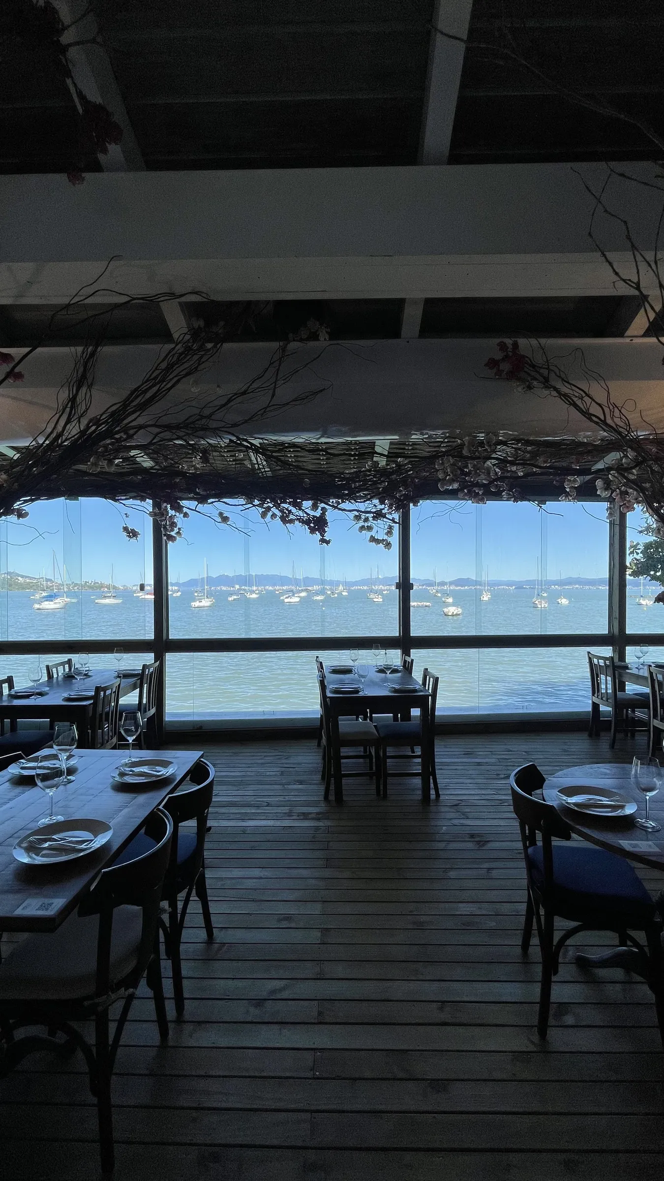 Salão do Amalfi com vista para o mar, pronto para eventos